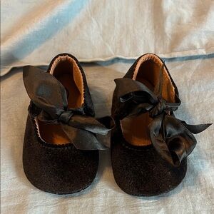 Elegant Black Velvet Baby Shoes with Bow, like new